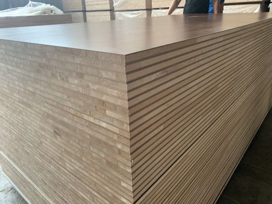 Устойчивая к влаге низкая плотность E1 E2 Меламинная плита Mdf для мебели